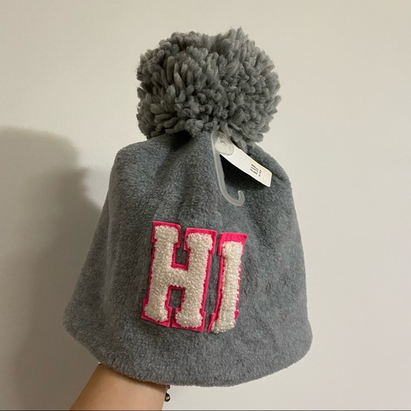 NWT GAP Kids Grey Winter Hat with PomPom - Picture 1 of 3